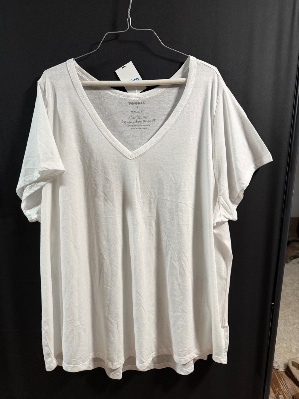torrid White V-Neck Classic Fit Tee sz 4
